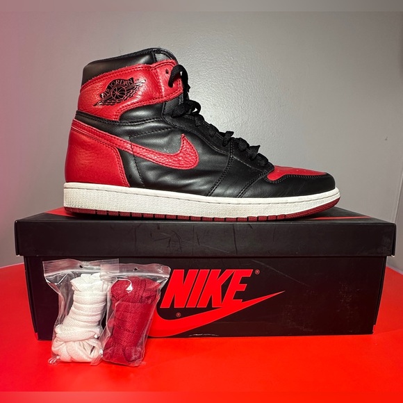 Size 11 - Jordan 1 Retro OG High Banned Bred - Picture 1 of 8